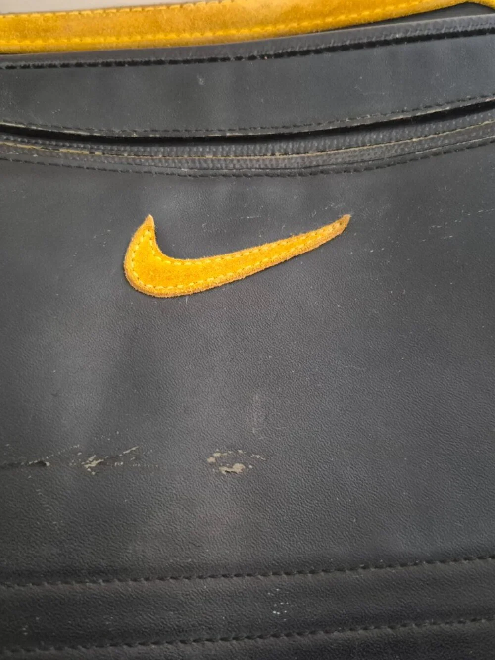Nike SB DUNKCASE 2005 University Dunk ‘Iowa’ Zipper Repaired